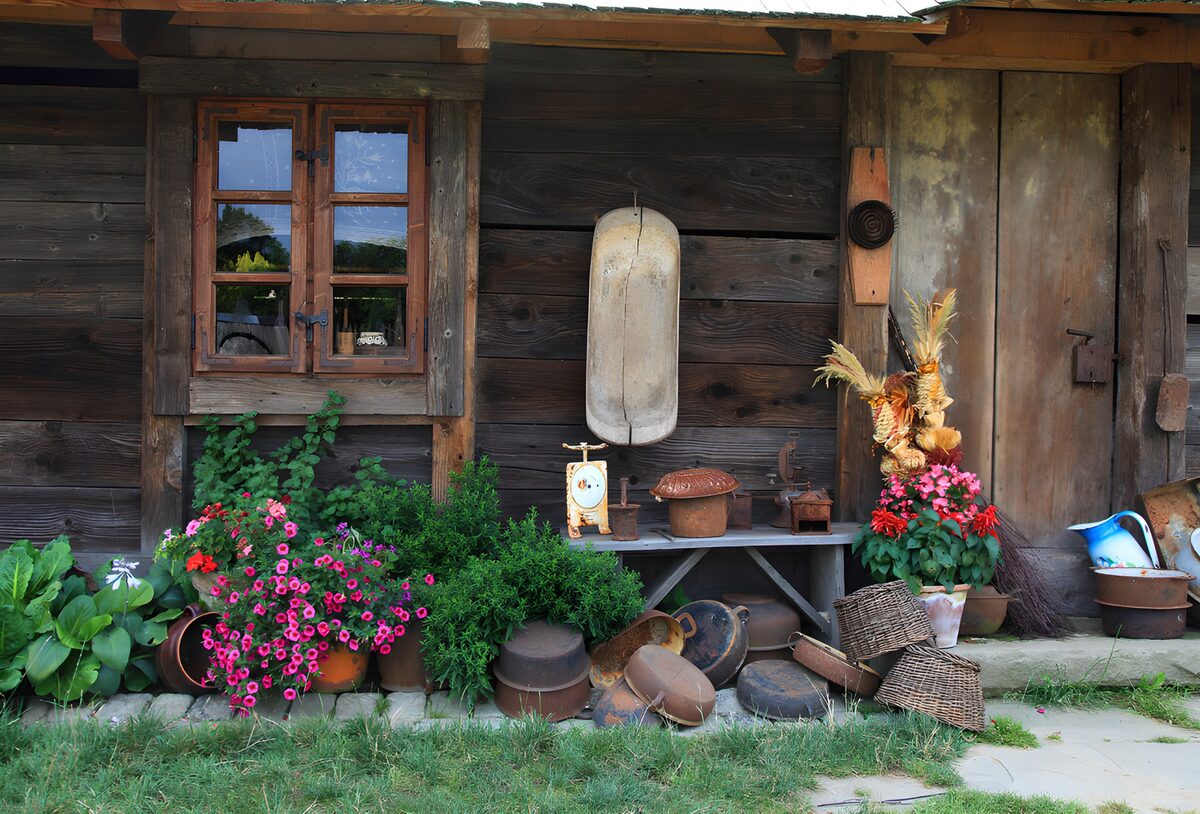 PDGIT4284001: Fiori e antichi oggetti sul legno