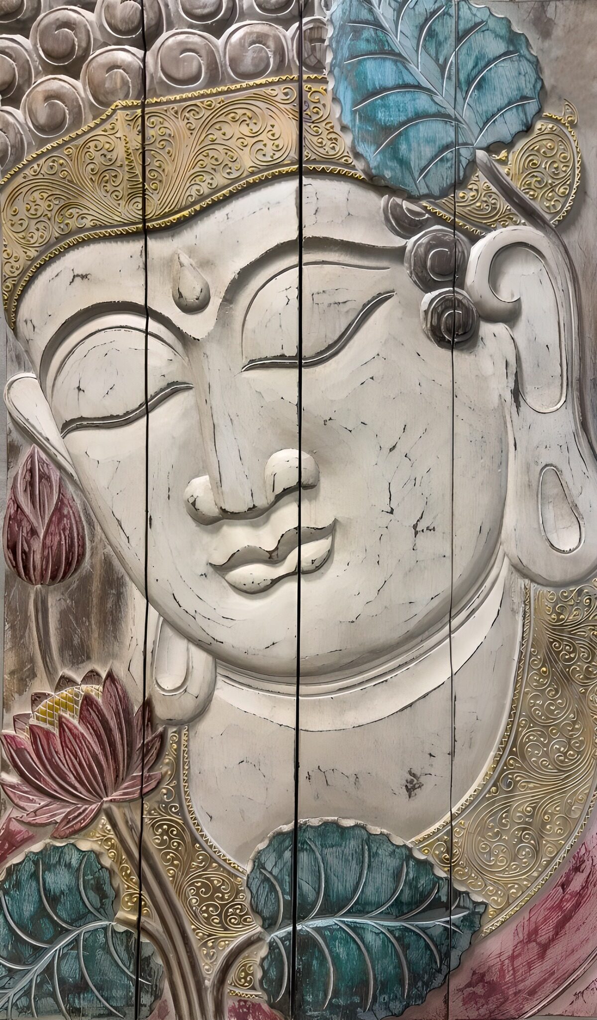 PDGIT9419629: Buddha a occhi chiusi tra oro e loti